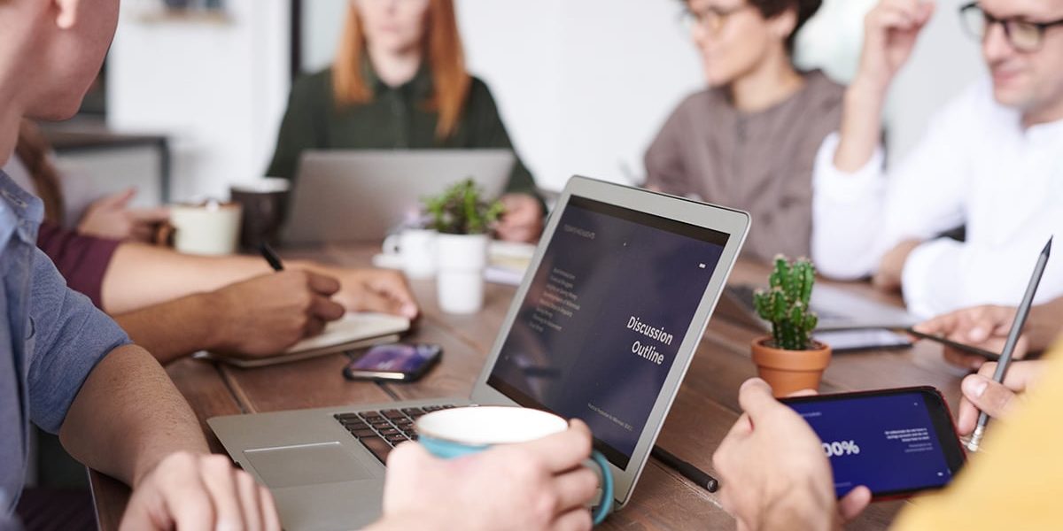 people-inside-room-3184660 sistema red