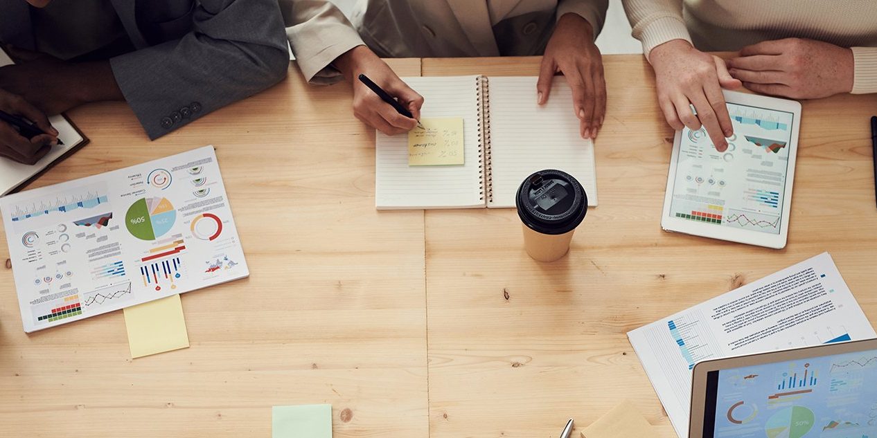 photo-of-people-having-meeting-3183186 estructura legal